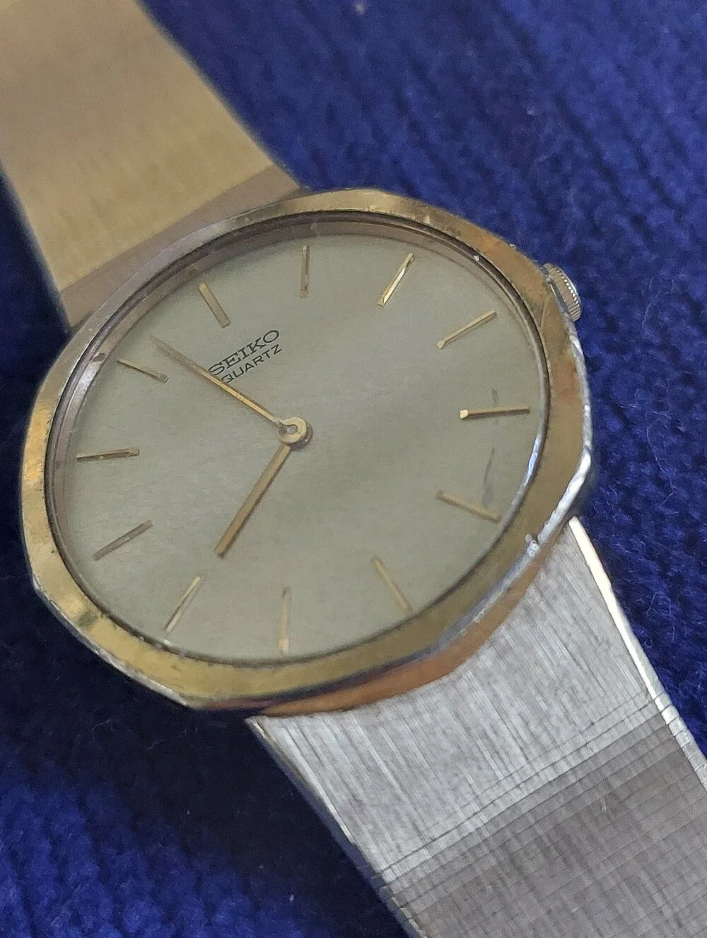 VTG 1983 Seiko Quartz Men’s Watch Gold Tone Textured Mesh Dial 7430-6000 Unisex